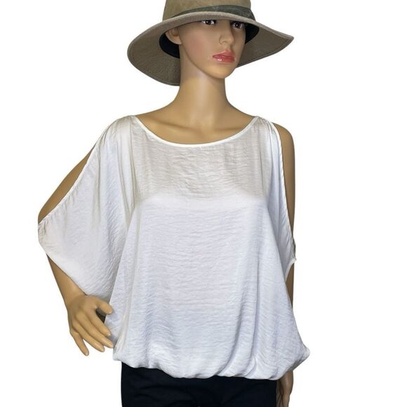 A. Byer Oversized Flowy Cold Shoulder Blouse White Size Medium - Picture 1 of 11
